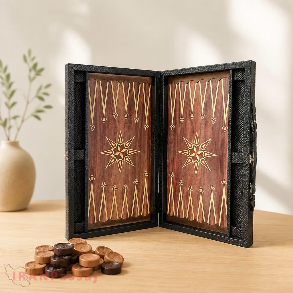 تخته نرد چرمی مسافرتی قفل‌دار طرح ستاره هشت‌پر sh747 – تخته نرد لوکس و قابل حمل با مهره چوبی – خرید اینترنتی از ایران پاساژ