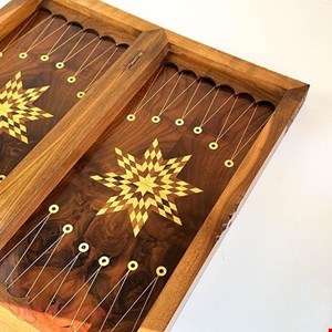 تخته نرد و شطرنج سنندج اعلا گردو همراه با مهره SH451 – هنر منبت‌کاری دست‌ساز اصیل کردستان – خرید اینترنتی از ایران پاساژ